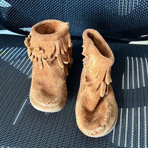 Minnetonka Moccasins Double Fringe Zip Up Ankle Boots Brown Suede Size 8